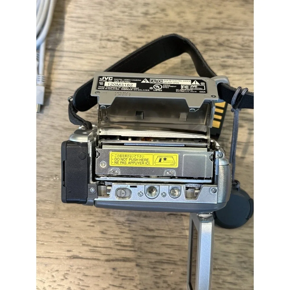 JVC MiniDV Digital  Video Camera GR-D270U Tested/Working Lots of Extras